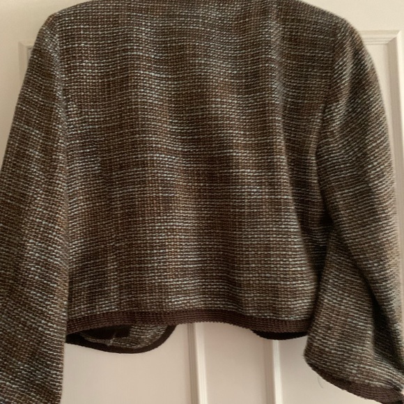 Brown blazer top with zipper pockets - Picture 2 of 3